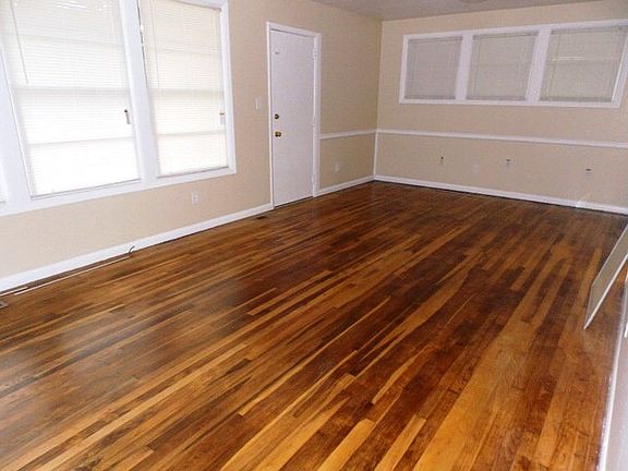 5th image of 923 Brookhaven Dr