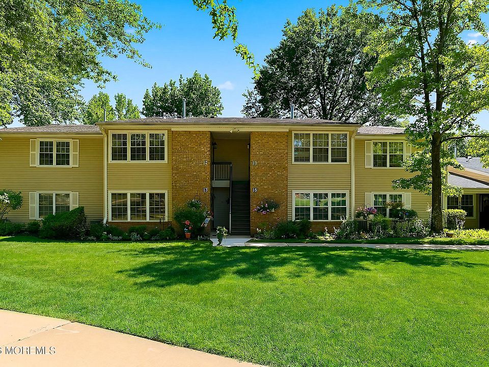 1st image of 11 Boxwood Terrace #247
