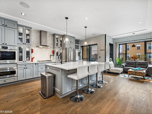 4th image of 4625 S Lake Park Ave #1S