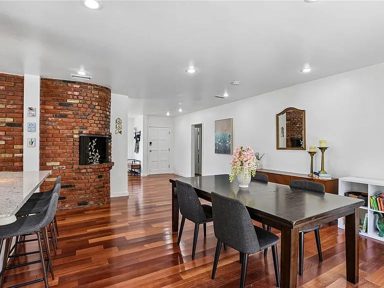 16729 Archwood St — Photo 10