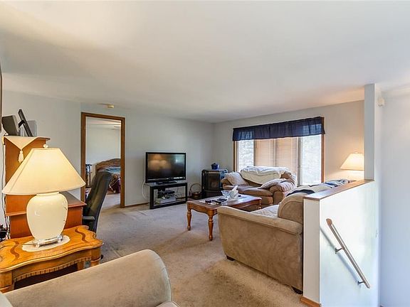 3rd image of 2 Hillcrest Dr