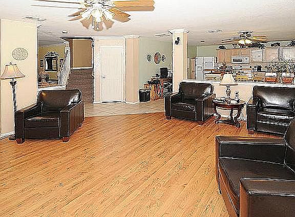 5th image of 9305 Bedford Ln