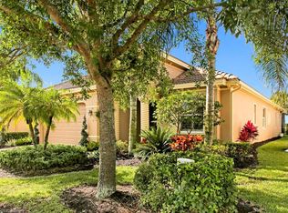 10406 Smokehouse Bay Dr, Naples, FL 34120