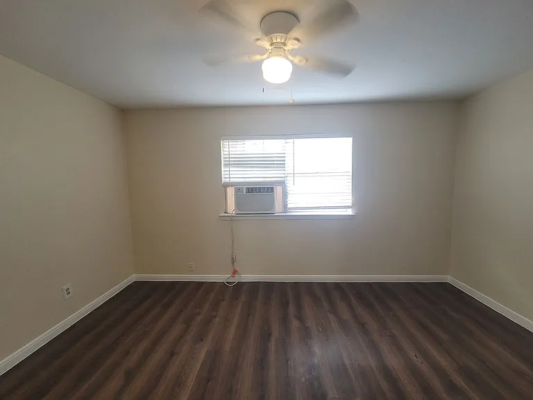 2801 Avenue M — Photo 9