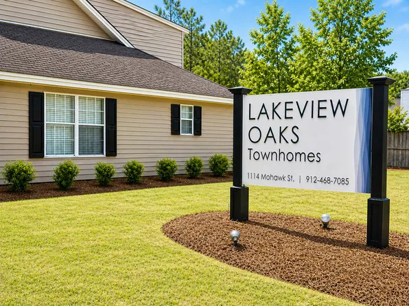 Lakeview Oaks Townhomes