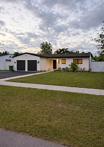 901 NW 9th Ct Photo 1