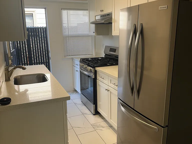 2027 Washington Ave #2027 — Photo 6