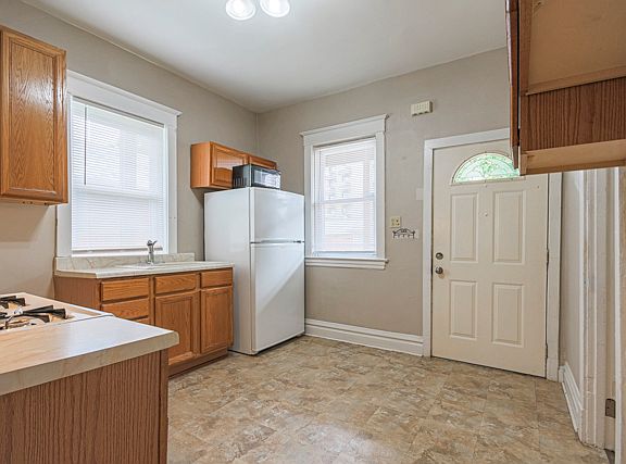2nd image of 837 Dunlop Ave #1S