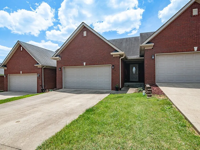 114 Twin Lakes Dr — Photo 3