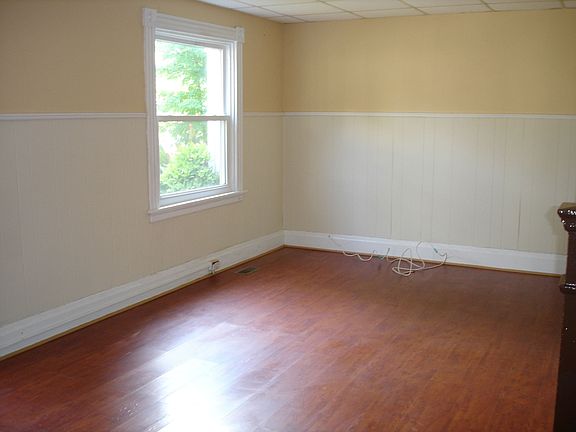 3rd image of 704 E Gladstone Ave