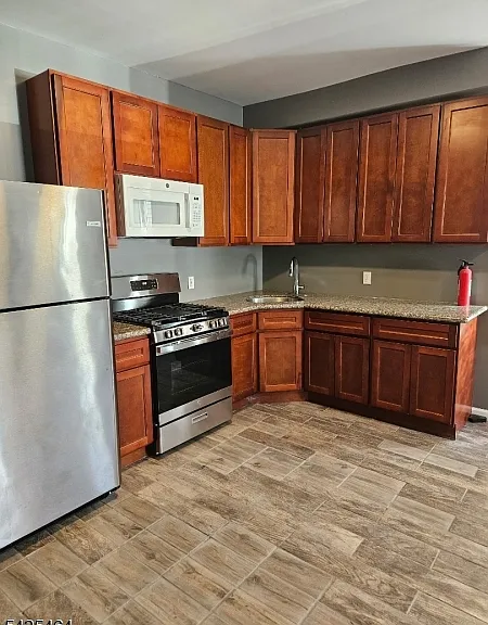 310 Halsted St — Photo 3