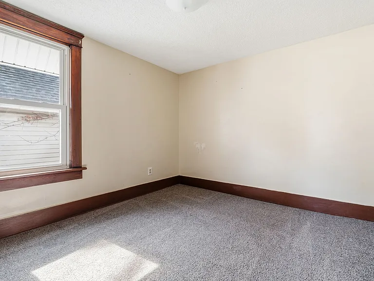 488 Alexander St — Photo 6