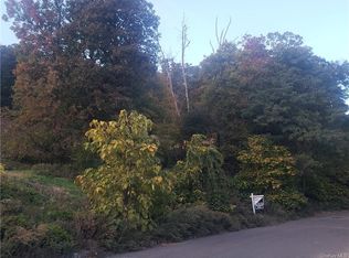 124 Overlook Rd, Pomona, NY 10970