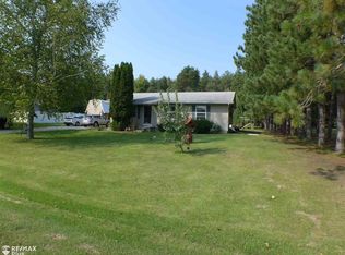 1061 Warren Dr, Caro, MI 48723