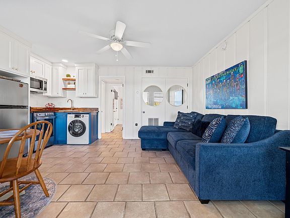 3rd image of 210 Aberina St APT E3