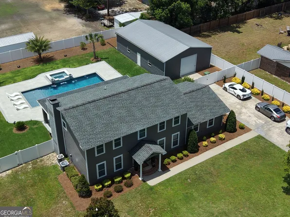 712 Old Waynesville Rd, Jesup, GA 31546