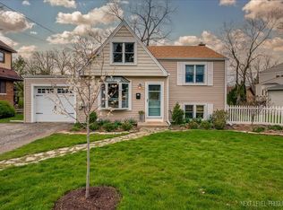 384 Lorraine St, Glen Ellyn, IL 60137