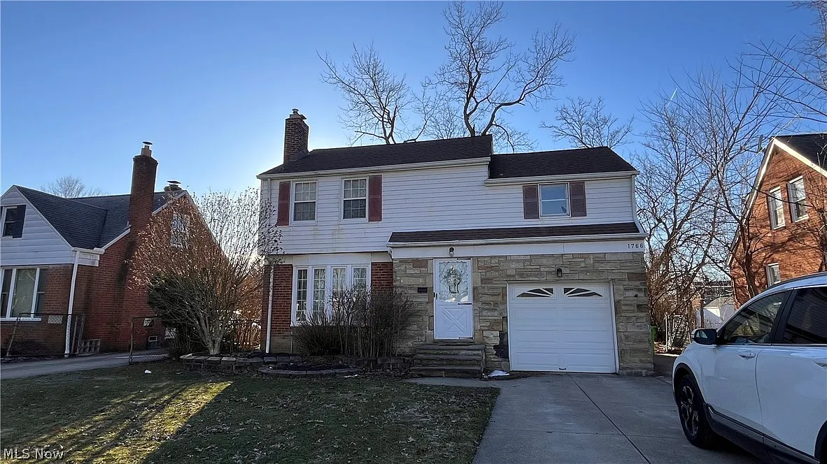 1766 Longwood Dr photo 1