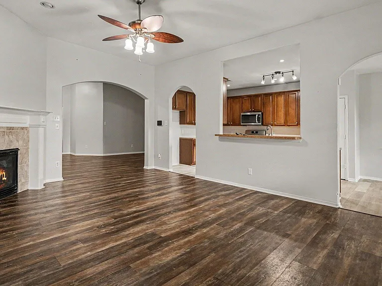 8410 Piping Rock St — Photo 6