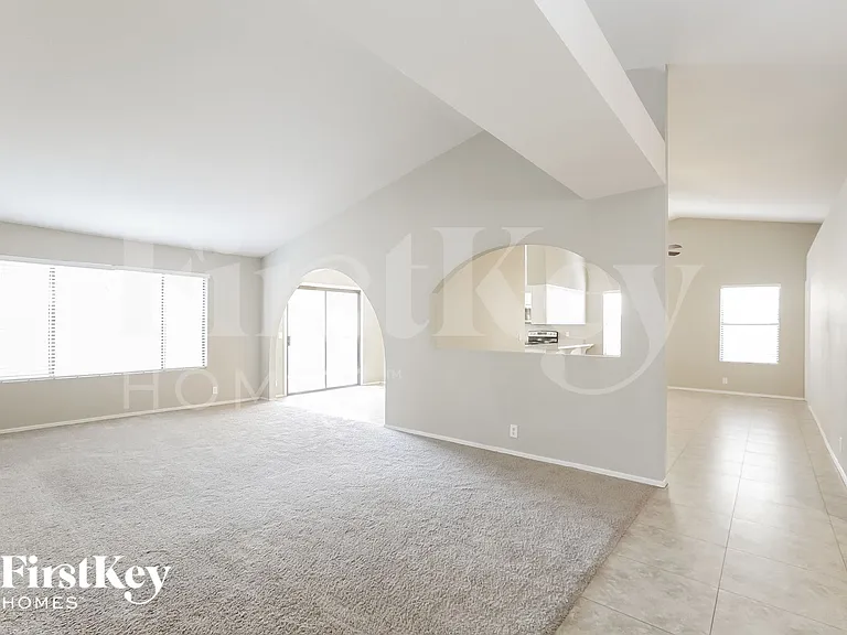 7371 W Colter St — Photo 4