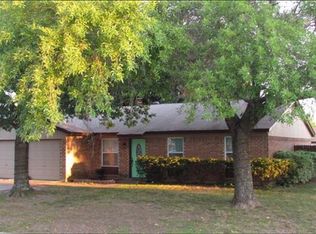 1702 Bordeaux Ln, Greenville, TX 75402