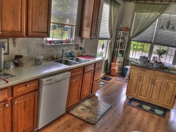 4th image of 992 Lincoln Park East Dr