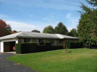 5220 Acorn Dr, Emmaus, PA 18049