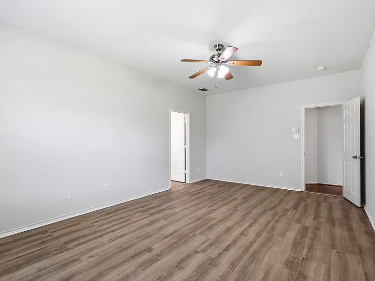 4504 Leeds Dr — Photo 14