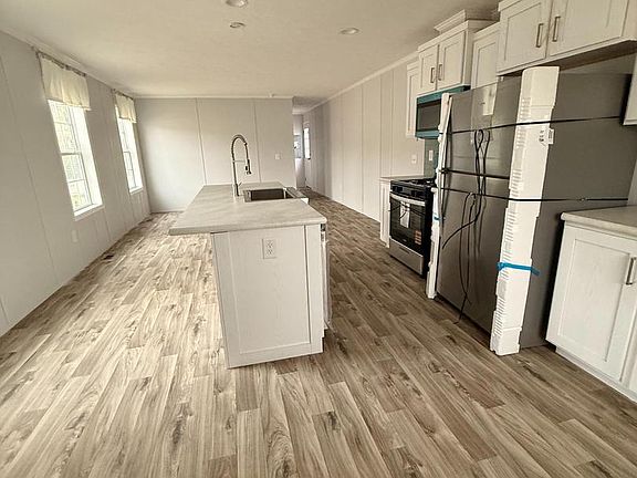 4th image of 12 Jackson Dr
