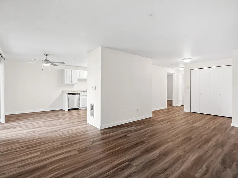 2 Bed 1 Bath Deluxe - 920 Sq Ft 2 Bed 1 Bath Deluxe - 920 Sq Ft