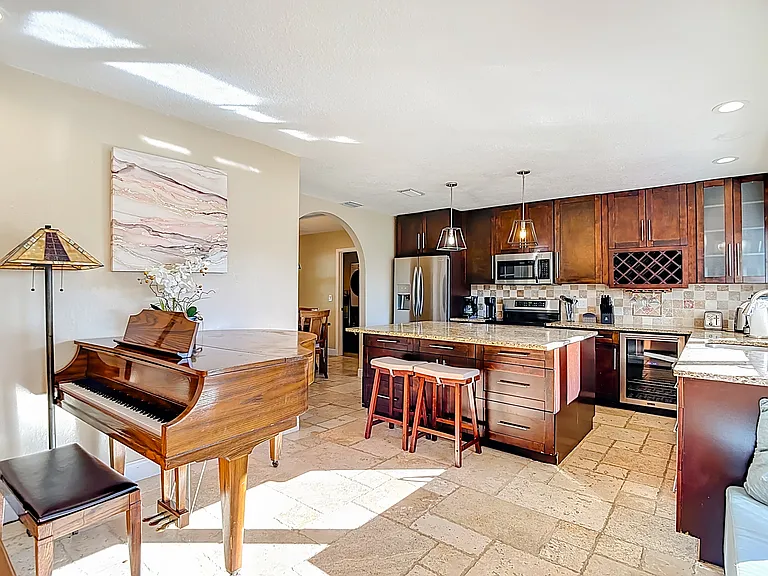 17208 Orangewood Dr — Photo 12