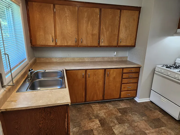 4327 Ridge Rd #6 — Photo 3