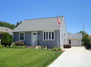 4588 S Kansas Ave, Saint Francis, WI 53235