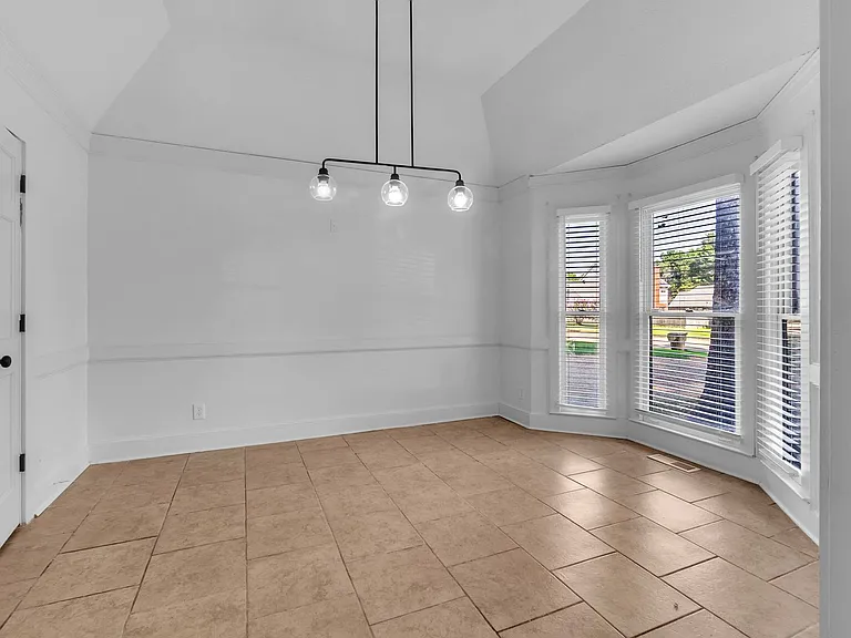 7347 Richmond Rd — Photo 22