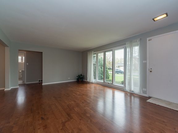 4th image of 1909 N 76th Ave