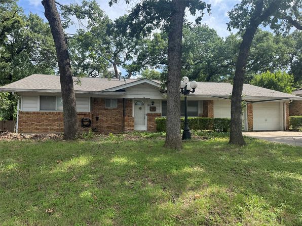 617 Forest Ln, Hurst, TX 76053