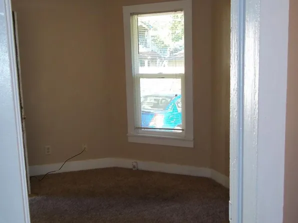 356 N 15th St, Manhattan, KS 66502