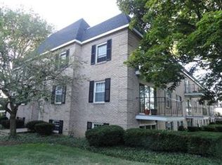 1155 Charter Oak Ln, Westlake, OH 44145