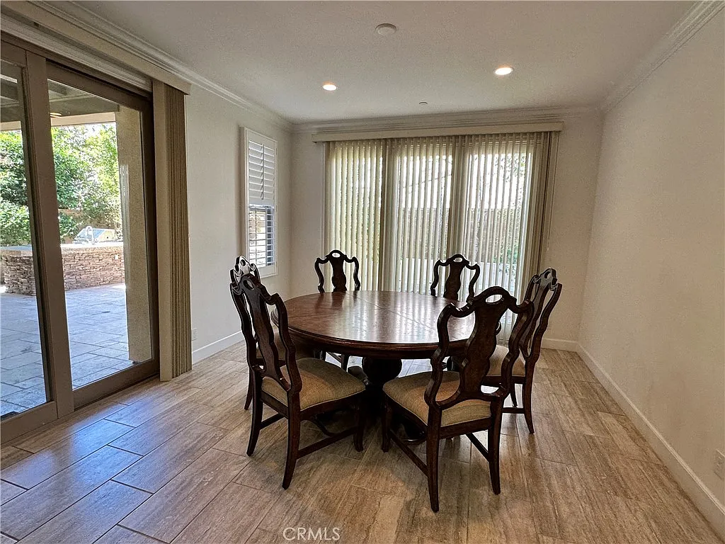 4 bed, 3294 sqft, $7,600 — Photo 3