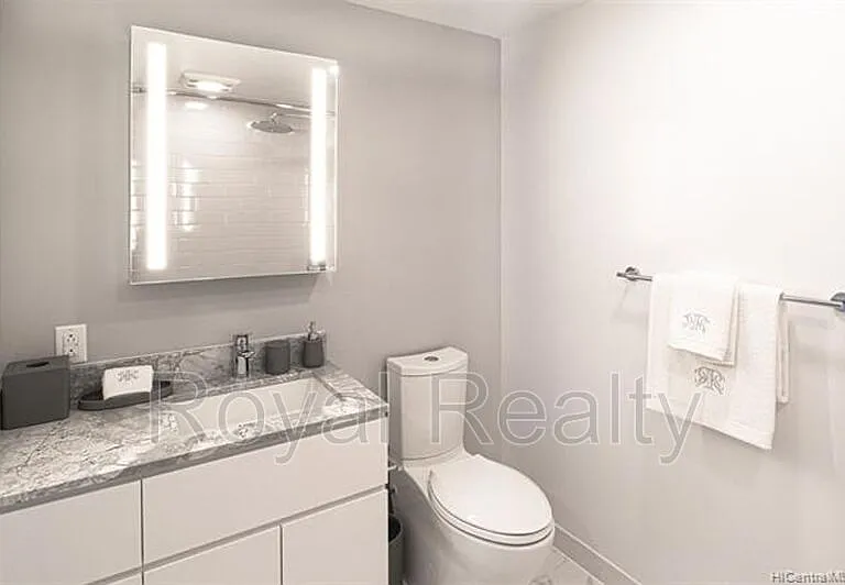 987 Queen St #327 — Photo 6
