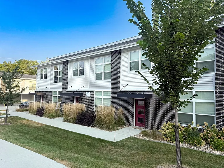 2801 Oakland St — Photo 8