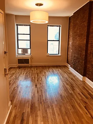 Rented by Metropolis Real Estate of Manhattan | media 18