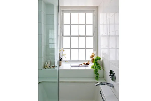 Sold by Warburg | media 48