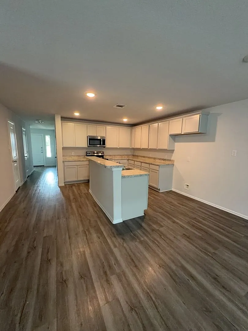 505 Hines Ave — Photo 3