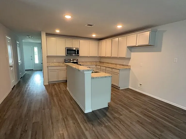 505 Hines Ave — Photo 3