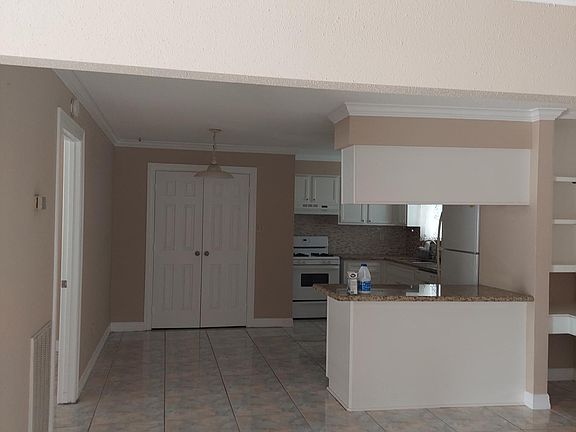5th image of 15527 Avenue C