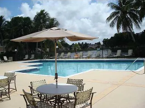 417 Palm Cir E #417 — Photo 4