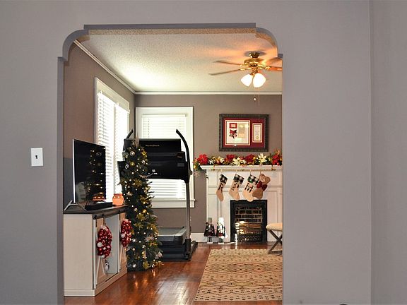 5th image of 716 W Church St