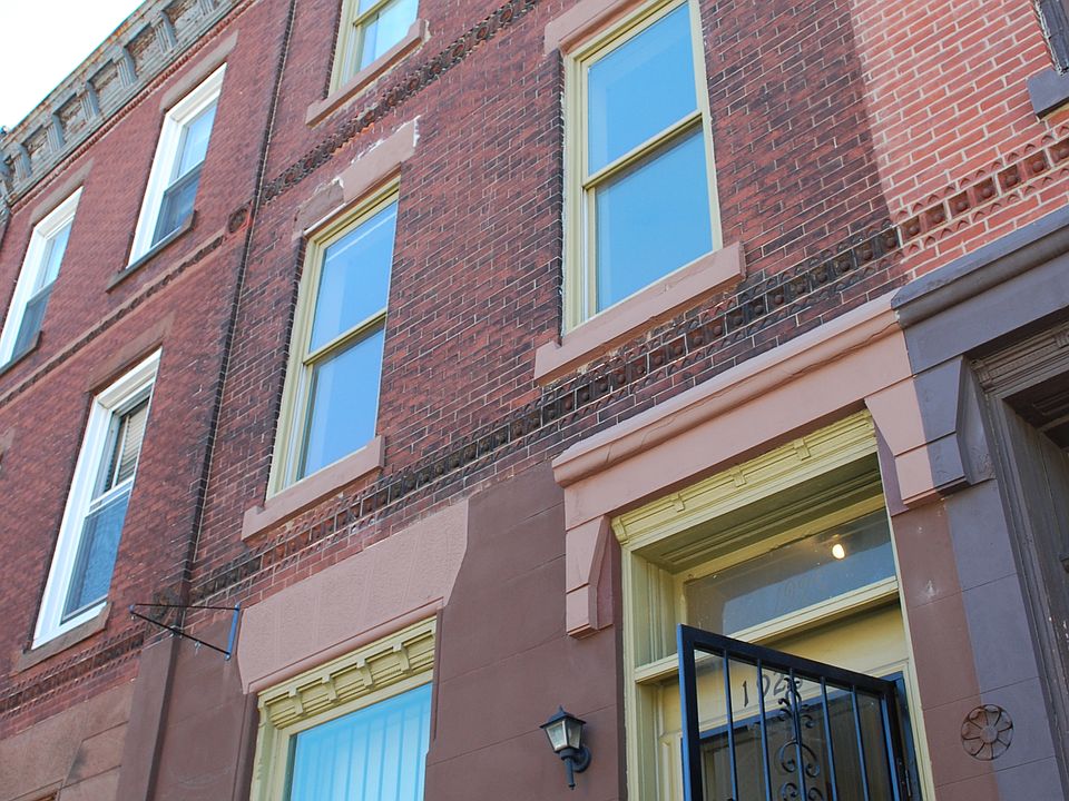 1st image of 1928 W Diamond St #C