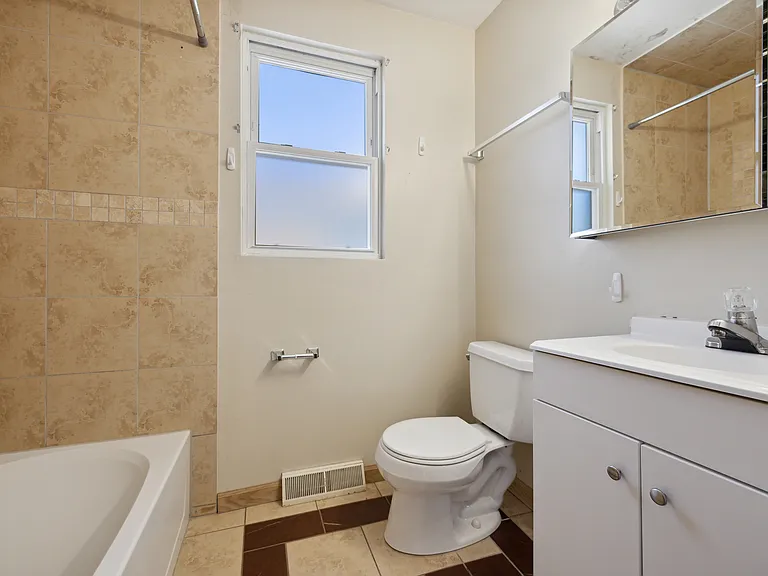 3228 Washington St — Photo 52